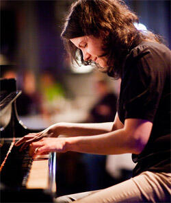 Kris Davis (piano)